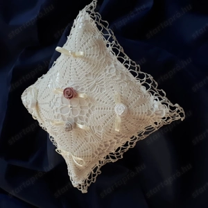 fehér szatén-csipke-rózsás gyűrűpárna - kép 2