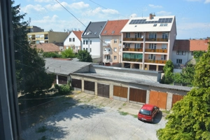 Kiváló ár érték arányú belváros közeli, szinte családi ház tudású lakás - kép 11