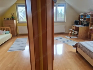 Csillaghegy Duna felőli oldalán 5 szobás családi ház eladó! - kép 8