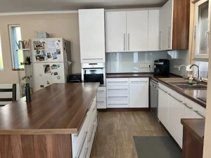 Taksonyban központhoz közel 2 generációs 180nm lakóterű családiház fűtött dézsafürdővel  - kép 6