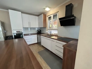 Taksonyban központhoz közel 2 generációs 180nm lakóterű családiház fűtött dézsafürdővel  - kép 8