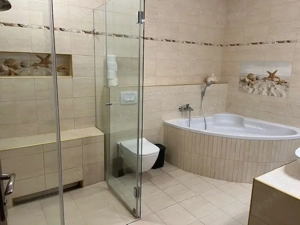 Taksonyban központhoz közel 2 generációs 180nm lakóterű családiház fűtött dézsafürdővel  - kép 13