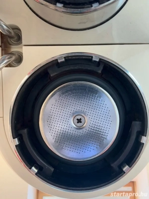 Smeg ECF01 tipusú karos eszpresszó tejhabosítós kávéfőző