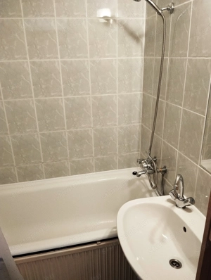 Csanádi Imre téren 3 emeleten felújított szép állapotú lakás - kép 3