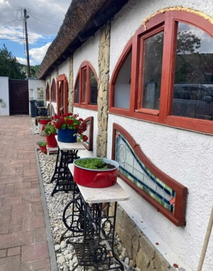 Panorámás, szigetelt parasztház nagy telekkel és extra kényelmi elemekkel!