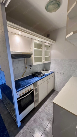 Azonnal költözhető, klímás, erkélyes belvárosi lakás eladó! - kép 5