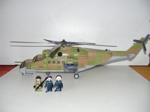 Lego Swat Modern hadviselés Orosz Mi-24 támadó helikopter 900db + 3 katona ÚJ - kép 3