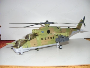 Lego Swat Modern hadviselés Orosz Mi-24 támadó helikopter 900db + 3 katona ÚJ - kép 5
