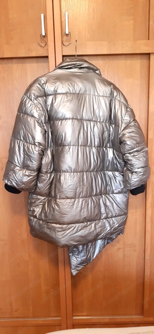 FLY LUXURY márkájú, M-L-es méretű, női téli dzseki eladó.