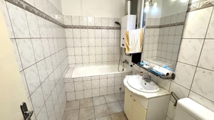 Belvárosban 51 nm-es, 2 szobás, 2. emeleti, erkélyes, tégla építésű, azonnal költözhető lakás eladó! - kép 9