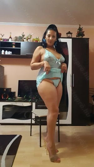 Szőrös puncis lívia 39