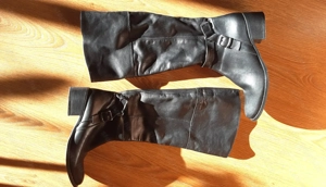 Fekete, olasz, női, bőr, hosszú szárú csizma eladó.