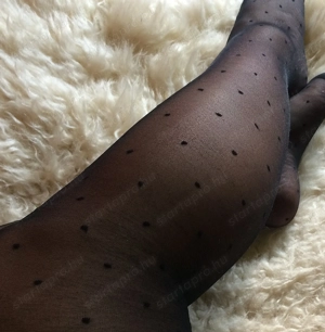 Női fekete pöttyös mintás használt harisnya  - kép 4