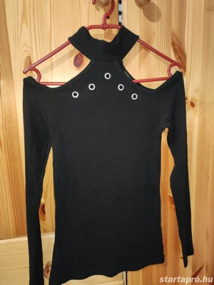 nyitott vállú felső 