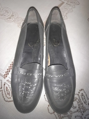 Eladó 39-es sötétszürke női bőrcipő újszerű állapotban