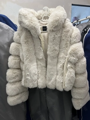 Eladó ÚJ Szőrme Kabát Ruhazsákkal  - kép 2