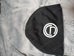 Armani Jeans téli sapka, mind a két oldalán hordható 