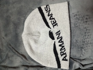 Armani Jeans téli sapka, mind a két oldalán hordható  - kép 3