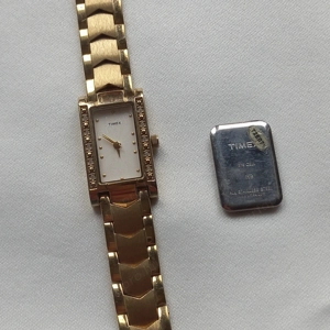 Timex T2E071 elegáns női karóra eladó - kép 12