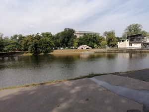 Jó lenne egy csini lány akkár csak sétára!