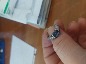 Eladó gyönyörű szép női gyűrű kék kővel 8000 ft.