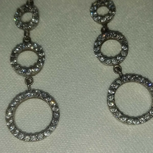 Strasszköves ezüst lógós antiallergén fülbevaló eladó, új! - kép 8