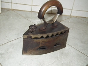 Ritka oroszlánfejes parazsas kolozsvári régi szenes vasaló - kép 2