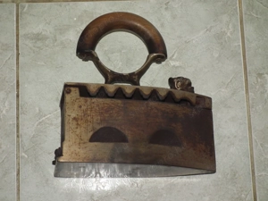 Ritka oroszlánfejes parazsas kolozsvári régi szenes vasaló - kép 5