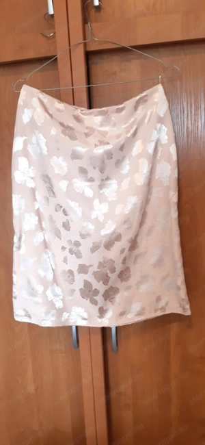 Elegáns, selyem  női kosztüm 38-as méretben eladó. - kép 2