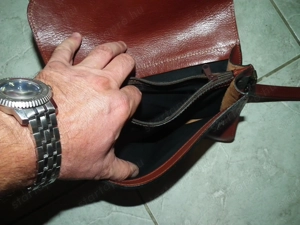 Újszerű Monarchy valódi bőrtáska bőr táska autóstáska autós kis táska - kép 11