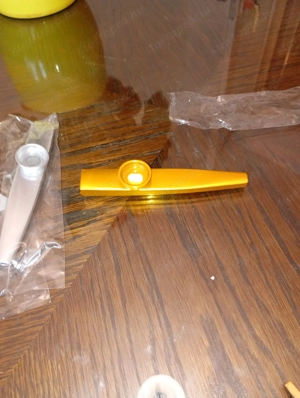 fém kazoo nagyszerű hangzást és szórakoztató játékot kínál.  3500ft db arany ezüst és zöld személyes - kép 2