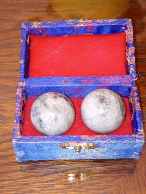 Csikung golyók meditációs eszköz Saját dobozában,szinte új! márvány golyó szett 2db  8000ft óbuda  - kép 2