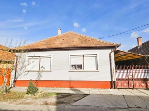 Kiskunhalas Felsőváros, Sóstó utcában 4 szobás családi ház eladó!