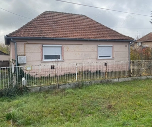 Baja közelében, Mátételkén 3 szobás családi ház! 