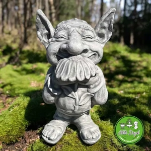 Vicces kerti manó, virággal, kerti törpe