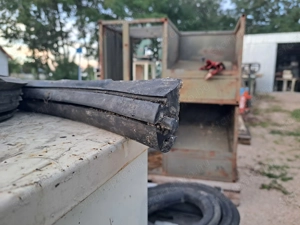 Eladó Ikarus első szélvédő ablak gumikéder gumi kéder - kép 2