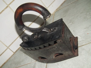 Szép régi parazsas szenes vasaló nr.1 - kép 2