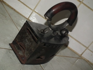 Szép régi parazsas szenes vasaló nr.1 - kép 4