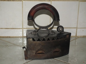 Szép régi parazsas szenes vasaló nr.1 - kép 3