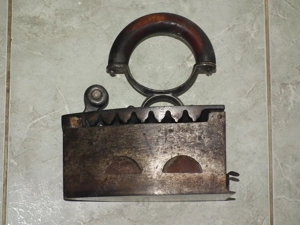 Szép régi parazsas szenes vasaló nr.1 - kép 7