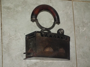 Szép régi parazsas szenes vasaló nr.1 - kép 9