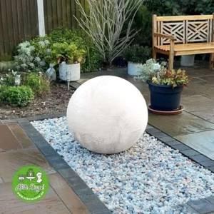 Nagy gömb kerti dekoráció