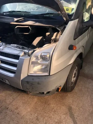 Ford Transit első karosszéria egyben eladó(lökhárító, sárvédő, homlokfal)egyben kizárólag telefonon  - kép 2