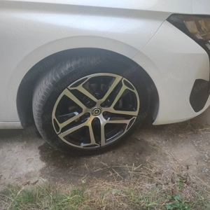 Alufelni kleber négyévszakos gumival.