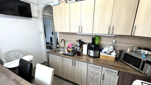 Nyíregyháza-Jósavárosban a Május 1 téren, 1. emeleti, 55 nm-es, 2+1 szobás lakás eladó. - kép 2