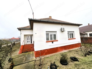 Kömpöc központjában 3 szobás családi ház eladó   M5-ös közelében!