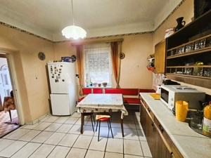 Kömpöc központjában 3 szobás családi ház eladó   M5-ös közelében! - kép 7