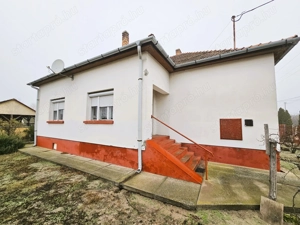 Kömpöc központjában 3 szobás családi ház eladó   M5-ös közelében! - kép 13