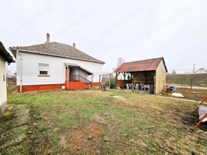 Kömpöc központjában 3 szobás családi ház eladó   M5-ös közelében! - kép 14