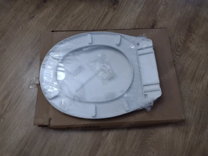 Új, Lassan záródó, antibakteriális wc-ülőke eladó, ár: 4e ft.  Termékszélesség: 37 cm, Hosszúság: 45 - kép 2